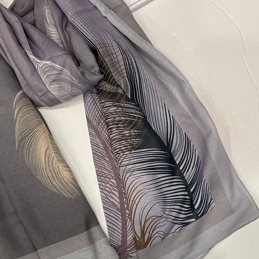 Gradient Feather Print Hijab