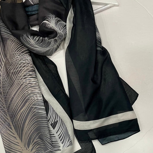 Gradient Feather Print Hijab