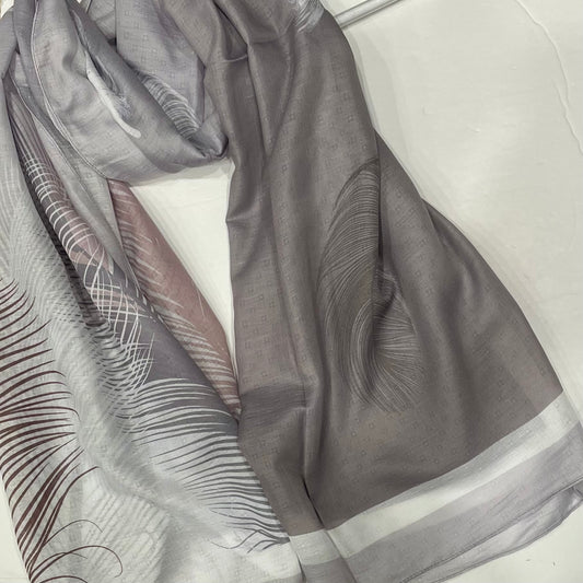 Gradient Feather Print Hijab