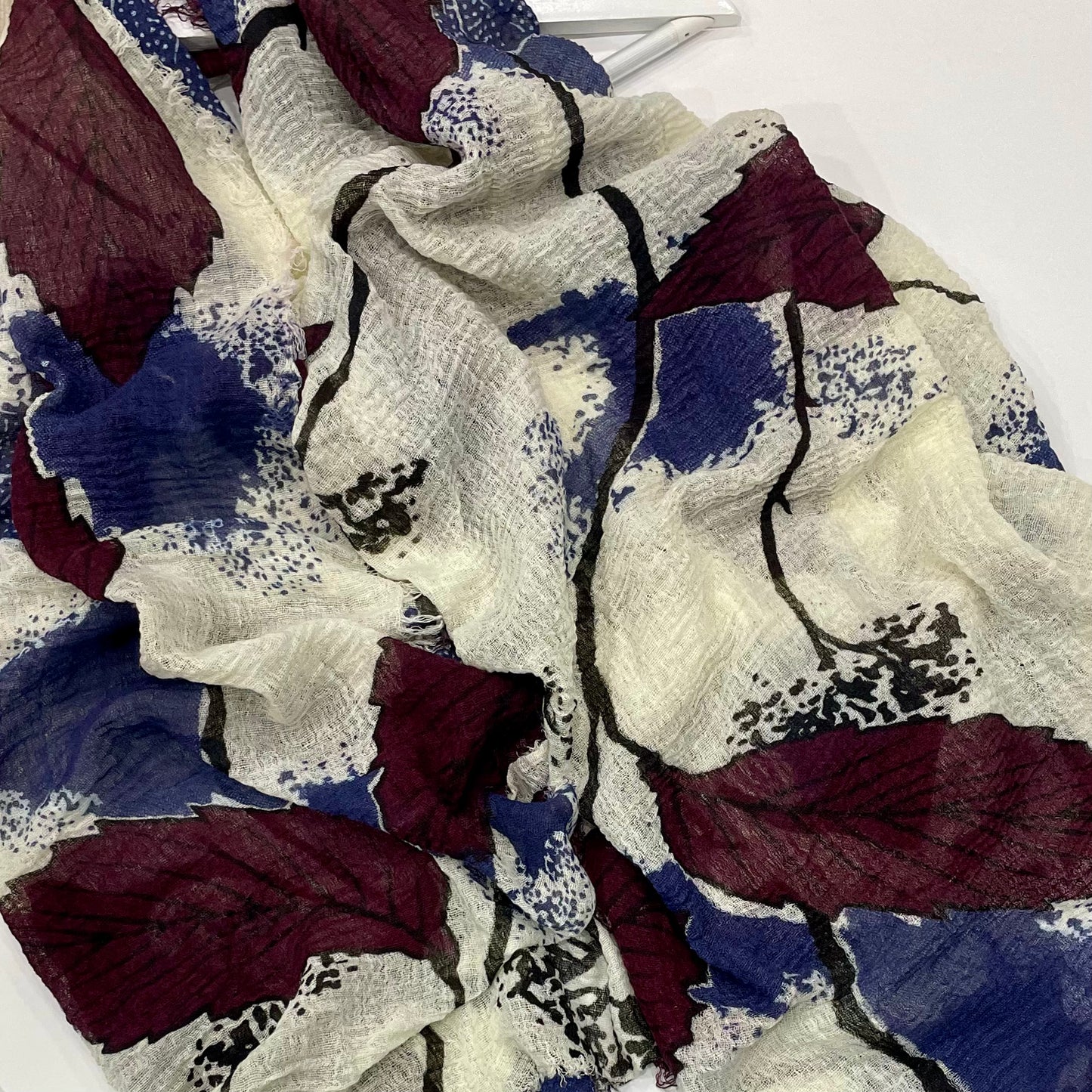 Foliage Crinkle Hijab - Burgundy/navy