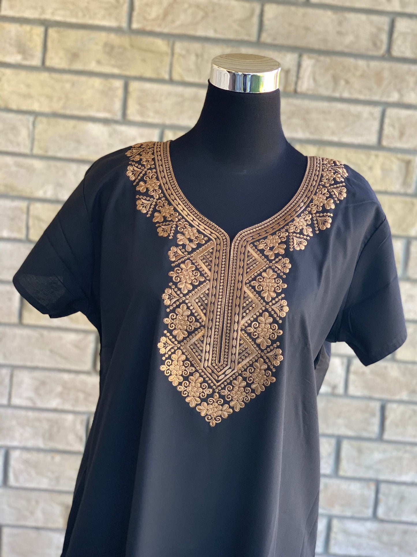 Comfy, breathable, stylish. The lounge wear that you need in your closet. Made with premium fabric, and embroidery on the front. Material: Premium Cotton Size chart provided (in inches) Collection: Safiya Collection 2023 Colour may look different due to screen resolution.