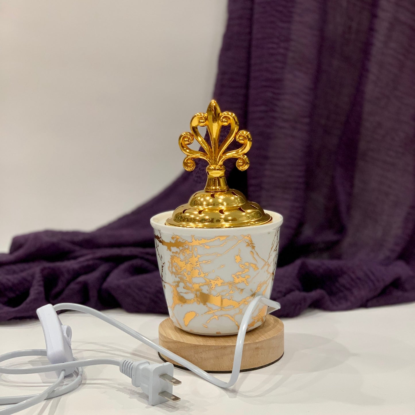 Electric Bakhoor /Oud Burner with custom made 120v plug Good for Canada and USA only. Just add your bakhoor (sold separately) and plug into an outlet and turn on the switch on the unit and enjoy a wonderful scent in your home. Turn the unit on for 20 minutes. Unit can get hot. Please keep away from small children
