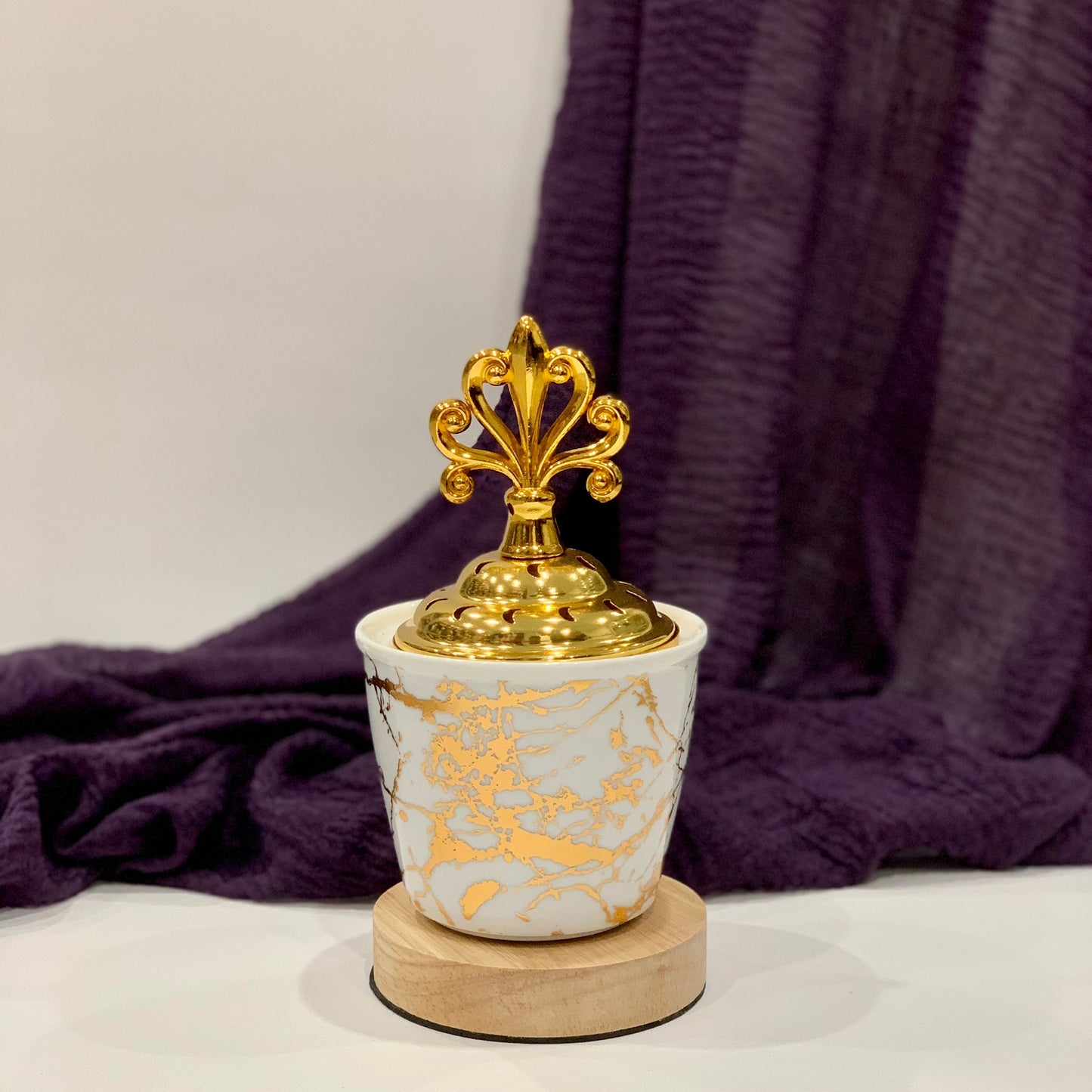 Electric Bakhoor /Oud Burner with custom made 120v plug Good for Canada and USA only. Just add your bakhoor (sold separately) and plug into an outlet and turn on the switch on the unit and enjoy a wonderful scent in your home. Turn the unit on for 20 minutes. Unit can get hot. Please keep away from small children
