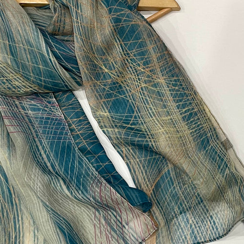 This light teal printed hijab provides you with the perfect combination of style and coverage. The subtle abstract pattern features hints of pink and orange for a modern and sophisticated look.