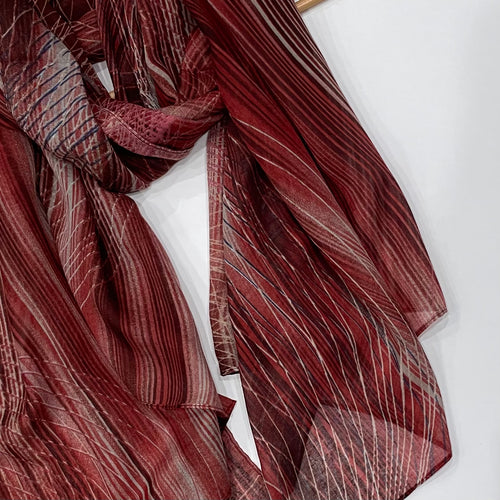 This maroon printed hijab features an abstract print with subtle hints of cream and blue, making it an eye-catching addition to your wardrobe. It's lightweight and breathable, perfect for staying comfortable in any weather.