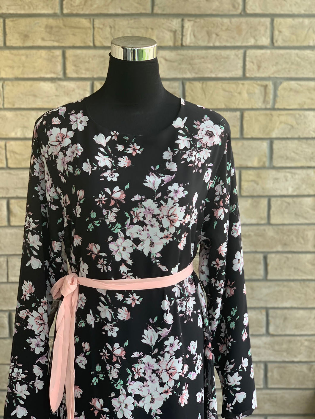 The Asiya Dress features gorgeous blooms and can be dressed up or down for any occasion. This beautiful dress can be worn with or without the matching belt for endless style options.  Material: Chiffon  Free Size: Fits S-XXL  Color may look different due to different screen resolution 