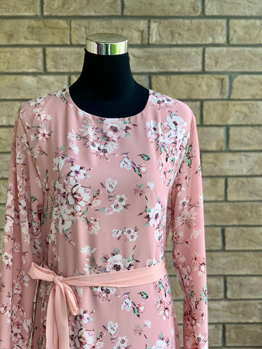 The Asiya Dress features gorgeous blooms and can be dressed up or down for any occasion. This beautiful dress can be worn with or without the matching belt for endless style options.  Material: Chiffon  Free Size: Fits S-XXL